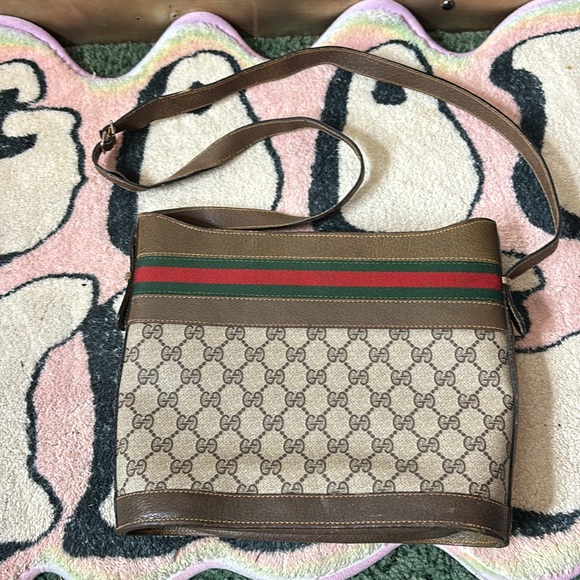 Vintage Gucci crossbody bucket bag - Picture 2 of 16